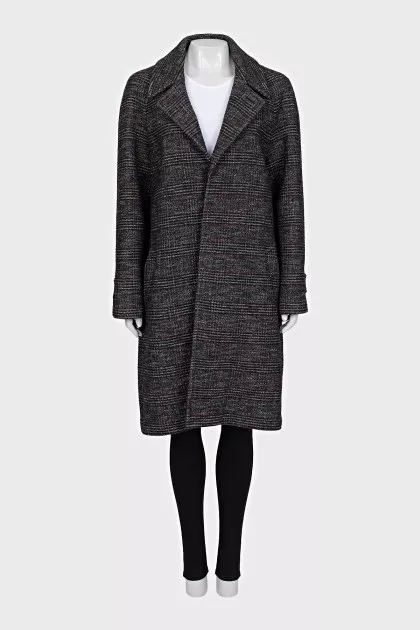 Straight coat with buttoned pockets