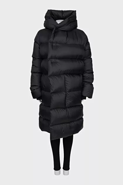 Voluminous down jacket with buttons