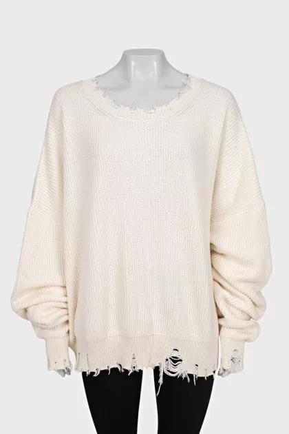 Knitted sweater with a ripped effect