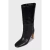 Leather boots with heels and no fastening