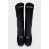 Leather boots with heels and no fastening