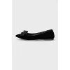 Velvet ballet flats decorated with bows