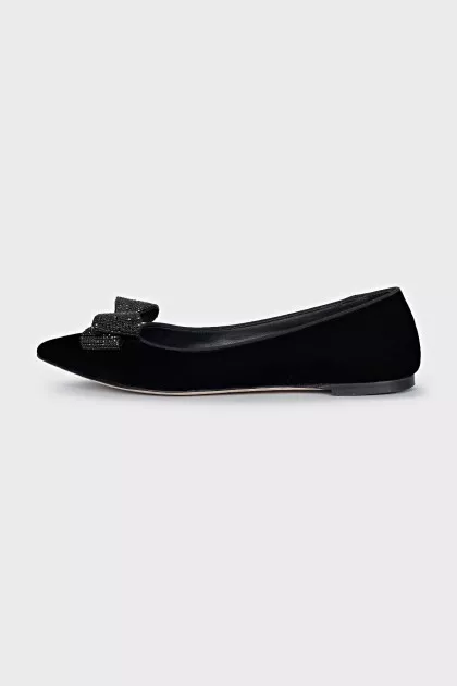 Velvet ballet flats decorated with bows