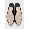 Velvet ballet flats decorated with bows