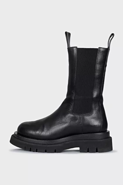 Leather boots with a bulky sole