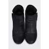 Leather ankle boots decorated with chain