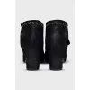 Leather ankle boots decorated with chain