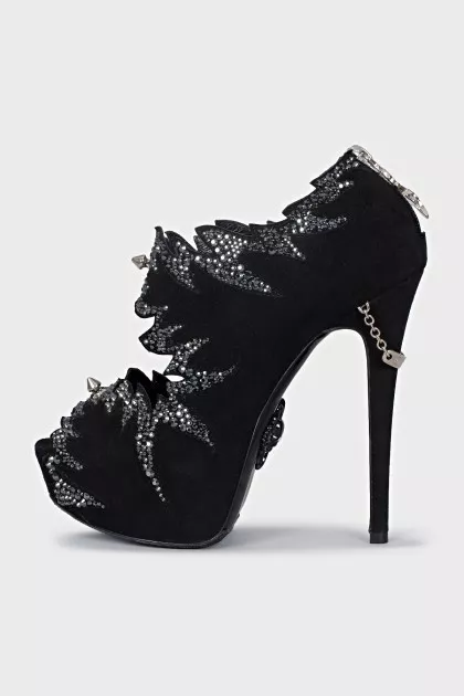 Shoes with a figured cutout and rhinestones
