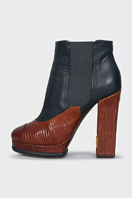 Leather ankle boots with a relief pattern