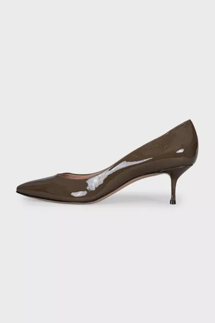 Patent leather kitten heel pumps