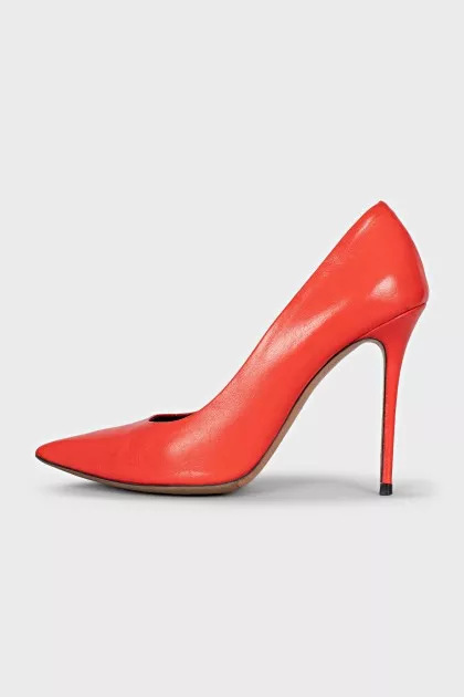 Orange pumps
