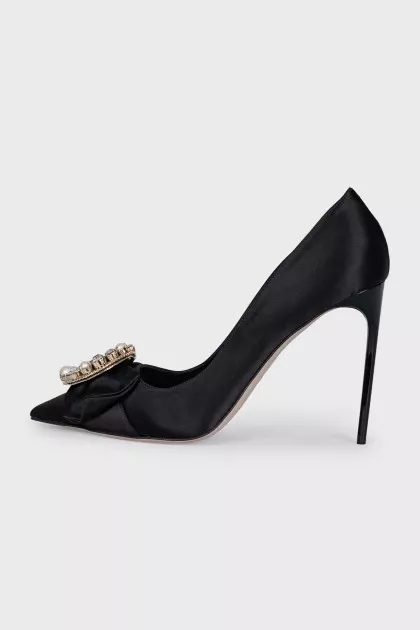 Textile court shoes with decoration