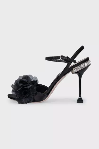 Textile sandals with flowers