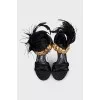 Feather sandals with a ribbed heel