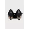 Leather shoes with massive decor
