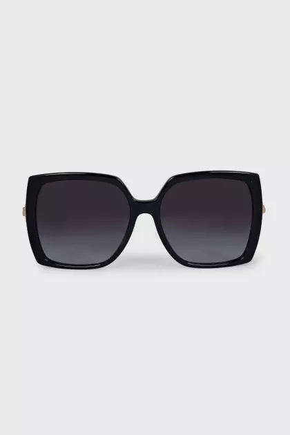 Sunglasses with black gradient lenses