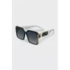 Sunglasses with marble temples