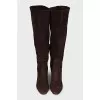 Suede boots with a stable heel