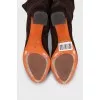 Suede boots with a stable heel