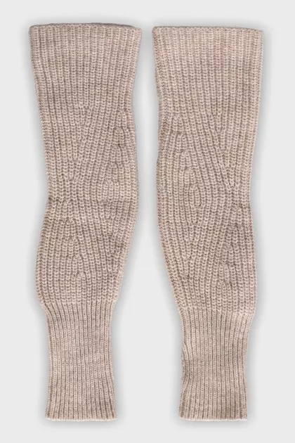 Knitted gloves with a finger hole