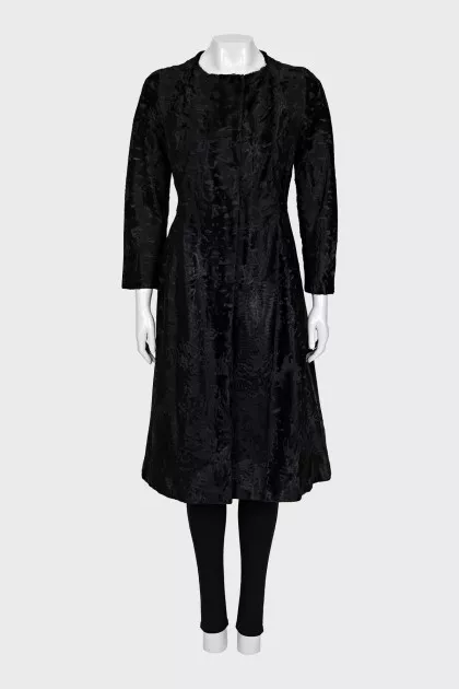 Fitted coat with hooks