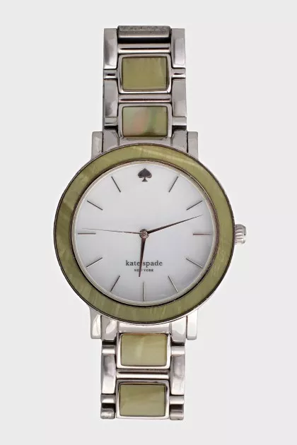 Quartz watch with green mother-of-pearl