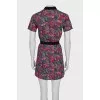 Fitted dress with a black belt