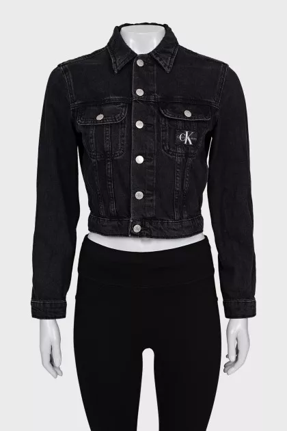 Cropped denim jacket with buttons