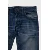 Men's straight-leg jeans with a ripped effect