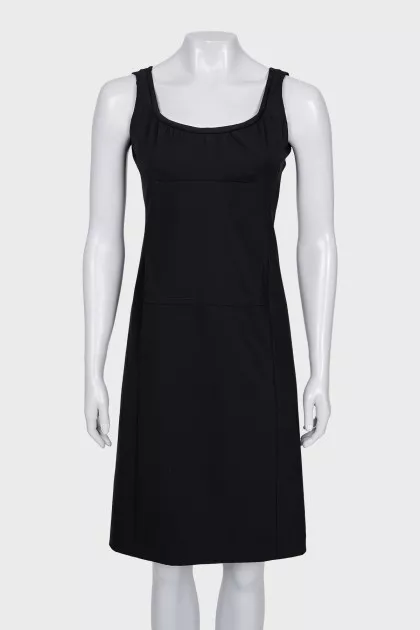Fitted black sleeveless dress