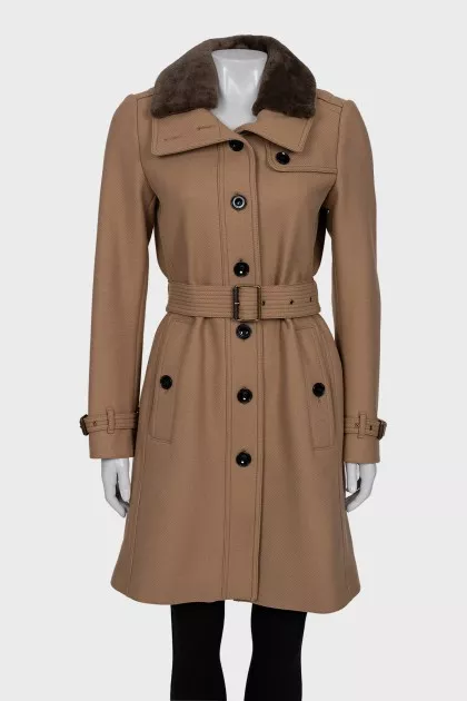 Brown coat with a detachable collar