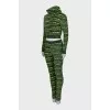 Cashmere set with a relief pattern