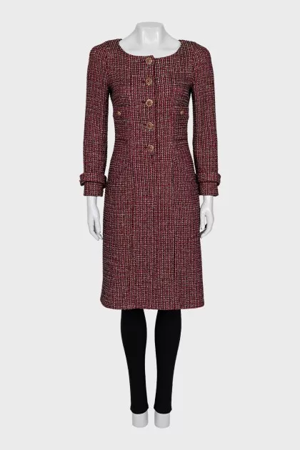 Fitted dress with a round collar
