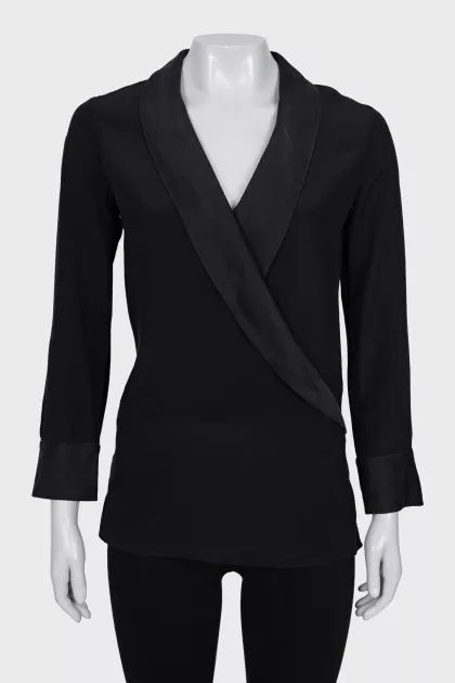 Silk blouse without fastening