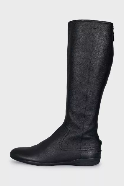Leather boots with a back closure
