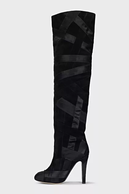 Boots with asymmetrical stripes