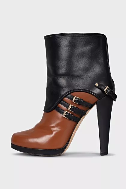 Leather ankle boots with a back strap