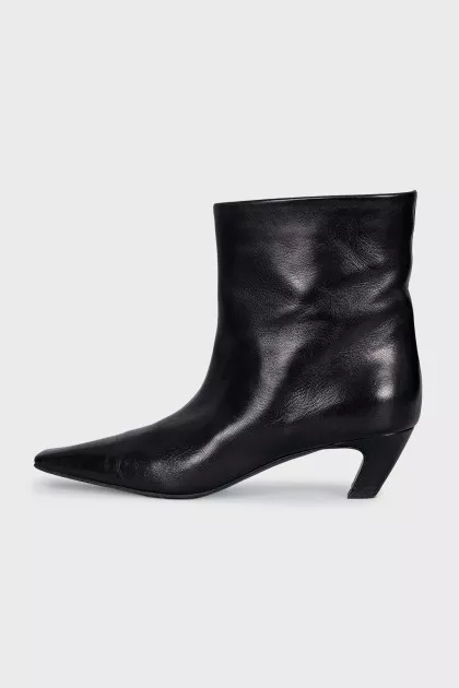 Leather ankle boots with a beveled heel