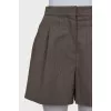 Fitted shorts with pockets