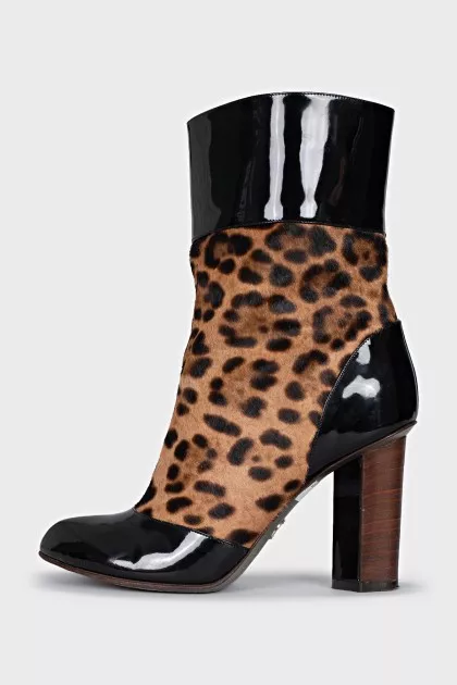 Ankle boots with pony leather inserts