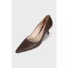 Шкіряні туфлі на підборах kitten heel