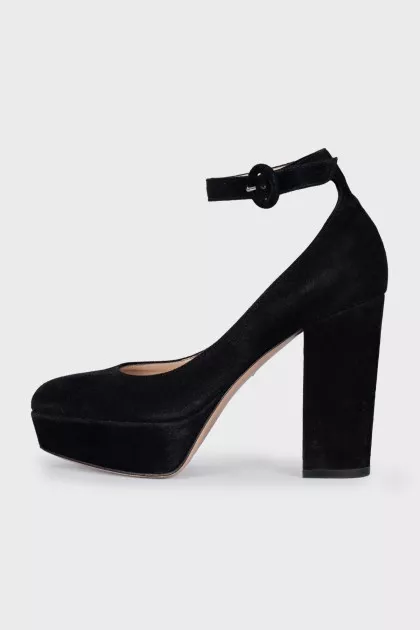 Black block heel shoes