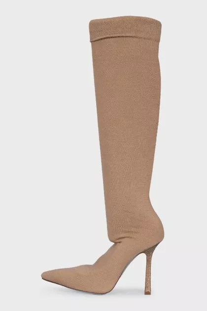 Textile boots with shiny soles