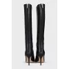 Leather boots with a zipper