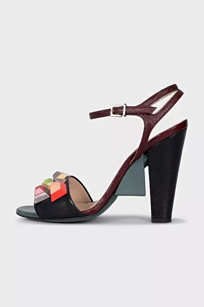 Sandals with volumetric decor