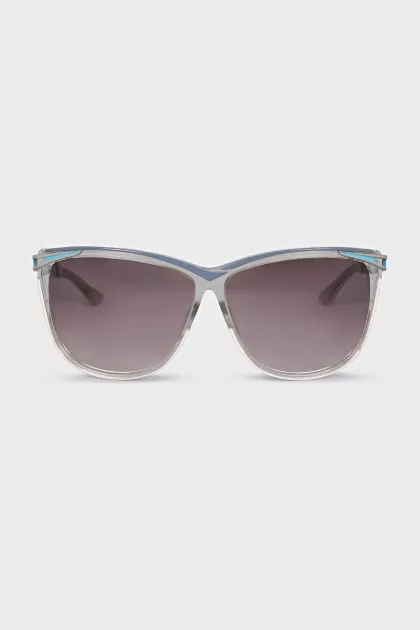 Sunglasses with blue temples