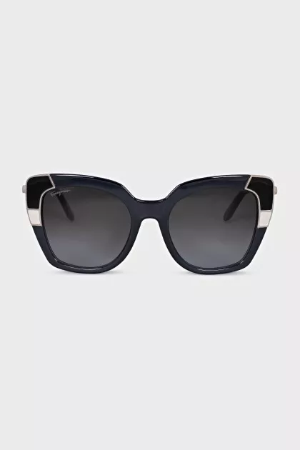 Sunglasses with silver inserts