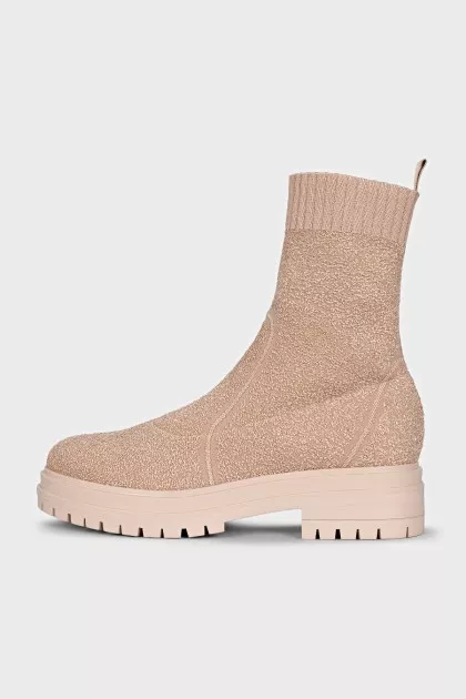 Textile boots without fastening