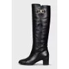 Leather boots without fastening