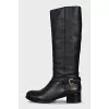 Leather boots with a zipper